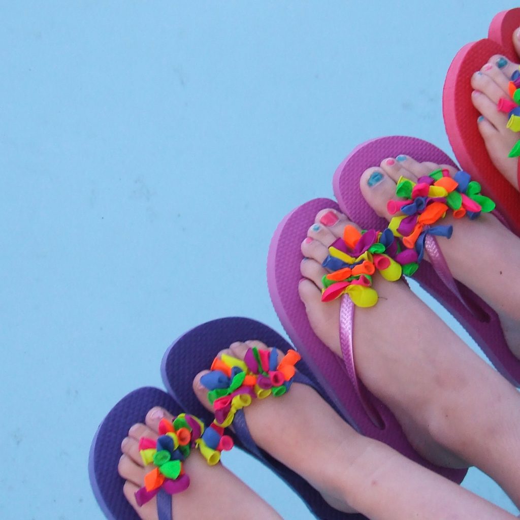 List 101+ Pictures Pictures Of Feet In Flip Flops Superb